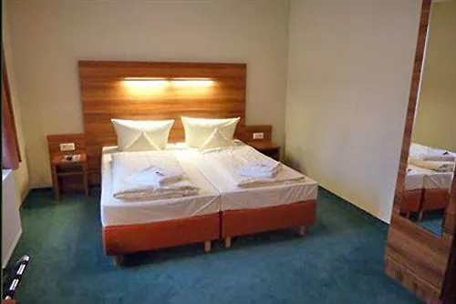 Hotel Haus Hillesheim Düsseldorf 4*,